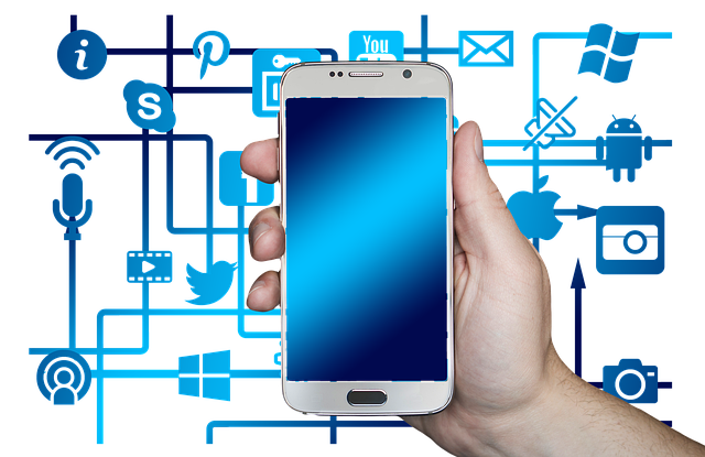 7 trucos para posicionar tu negocio online sin pagar Con un móvil en la mano, puedes construir una comunidad para darle presencia online a tu negocio.