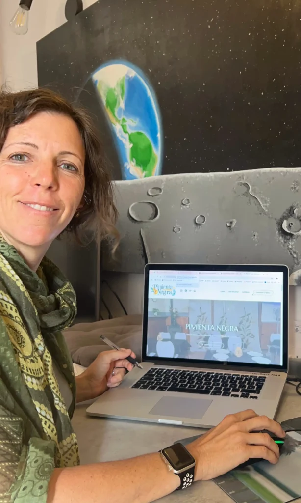 Sandrine en Enclave Studio Digital: Agencia digital integral. Diseño Web | SEO | E-commerce | Redes sociales | Diseño gráfico | Branding | App móvil | Experiencia del usuario